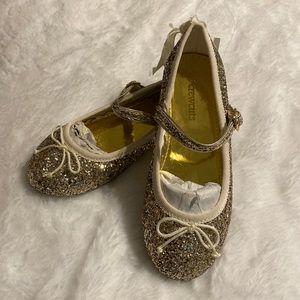 Crewcuts gold sparkle ballet shoe with buckle  closure size 12y NWT